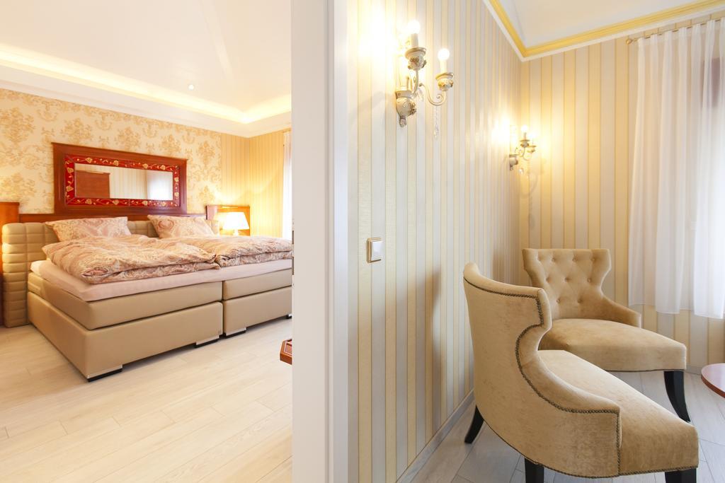 Hotel-Restaurant Breitenbacher Hof Huerth Room photo